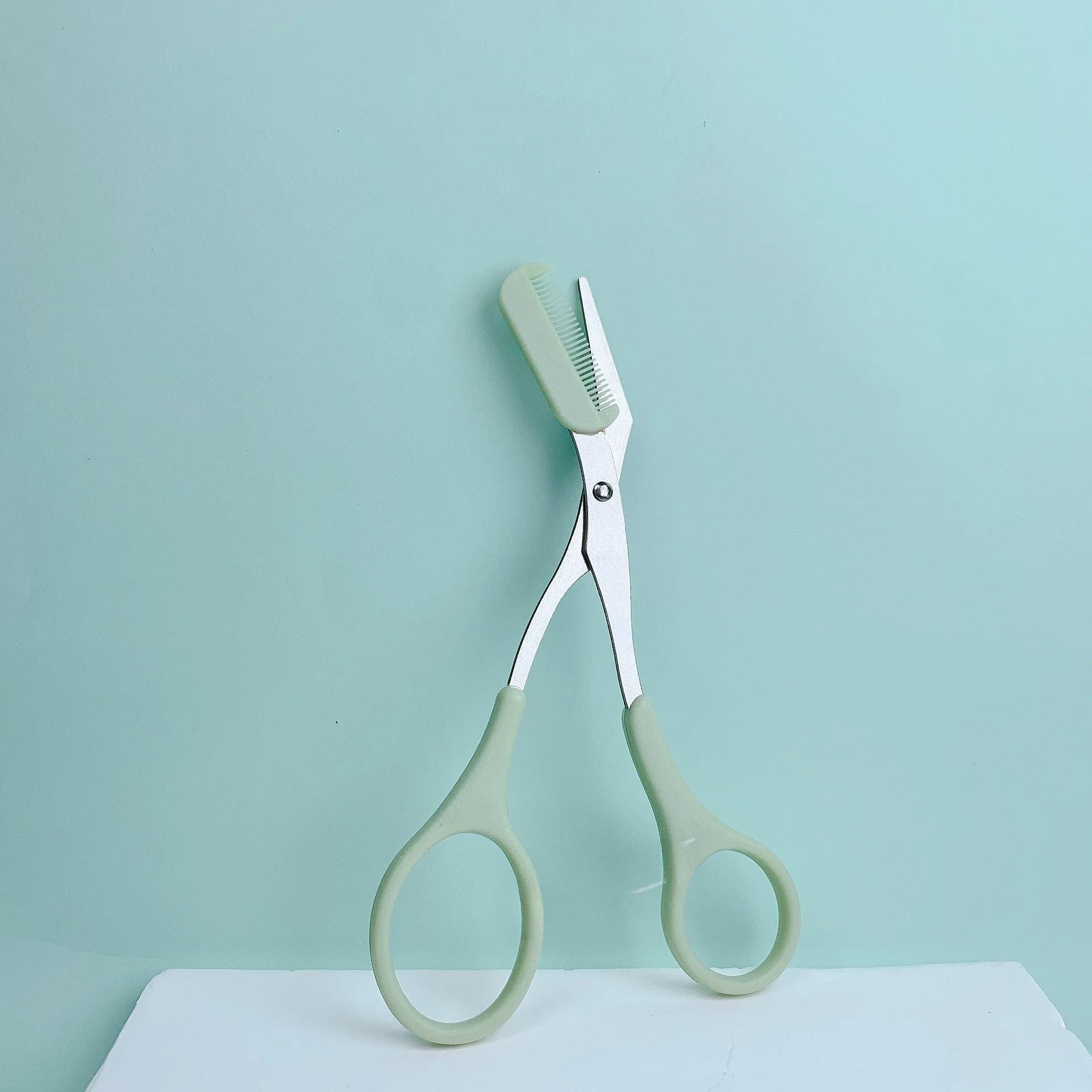 Pink Eyebrow Trimming Scissors Comb