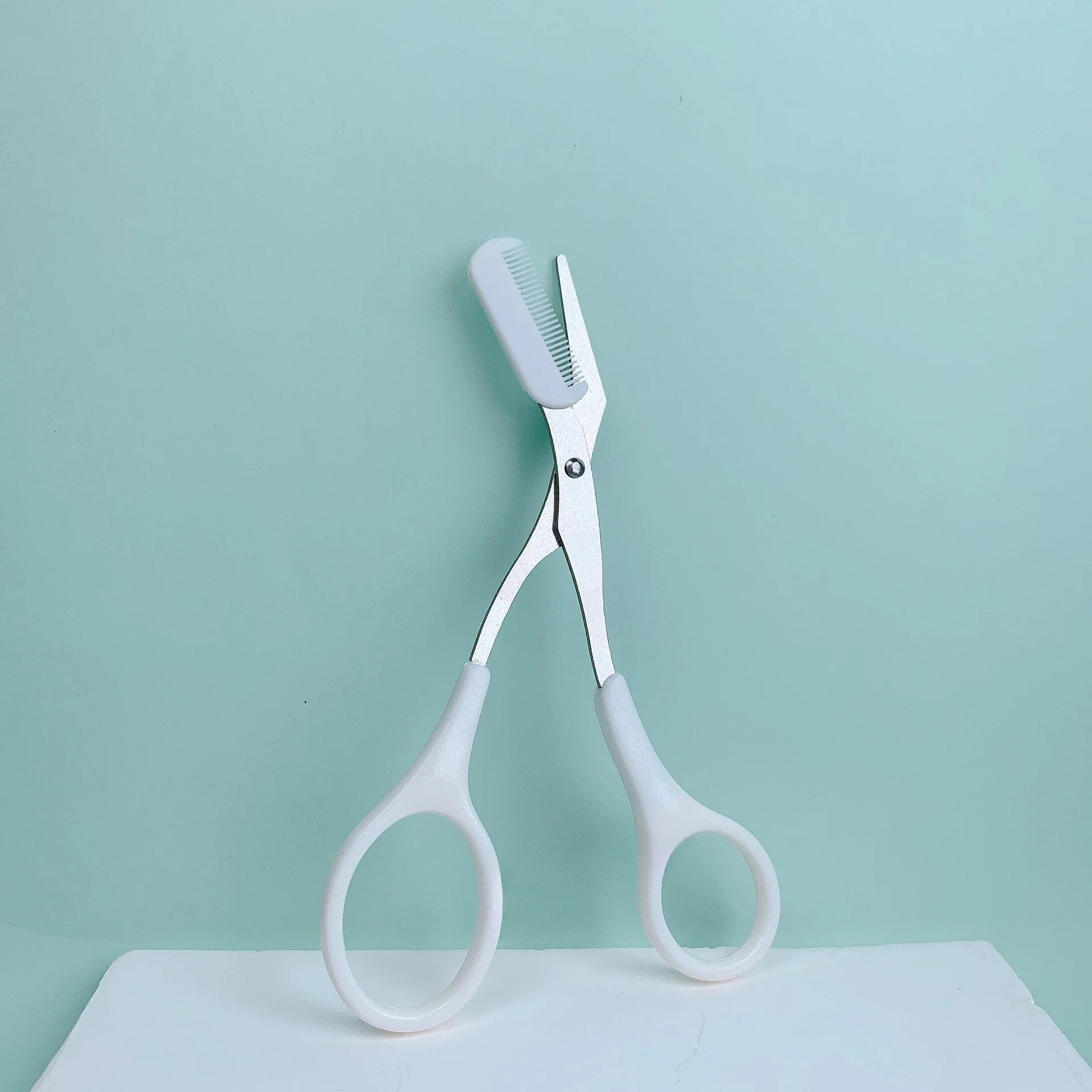 Pink Eyebrow Trimming Scissors Comb